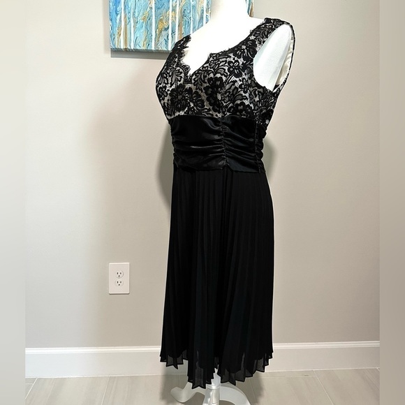 JS Boutique Black Lace Top w Pleated Bottom- Gorgeous Ruched Waist & Side Zipper - Picture 6 of 11